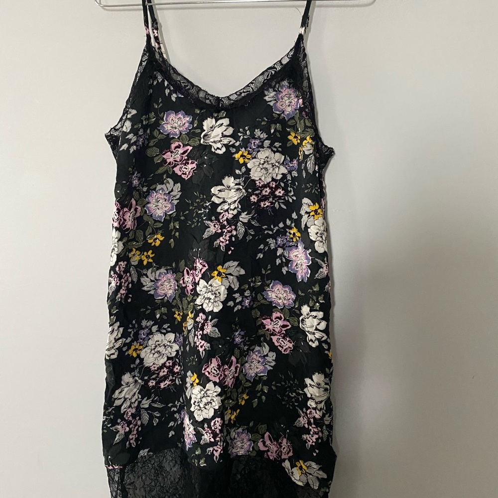 Summer print dress with lace.